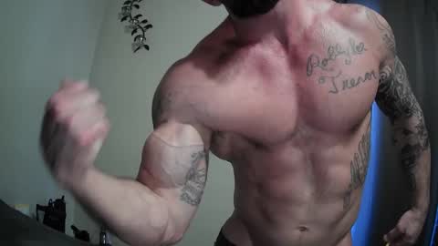 Snapshot of imnewherelollol chatting on January 13, 8:26 pm Majordadbod101 online show from January 13, 8:26 pm