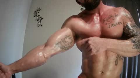 Snapshot of imnewherelollol chatting on February 25, 4:00 pm Majordadbod101 online show from February 25, 4:00 pm