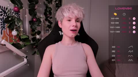 Mia online show from December 6, 5:11 pm