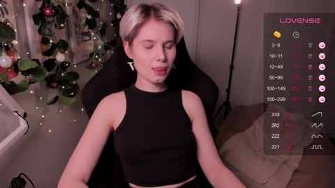 Mia online show from December 18, 8:36 pm