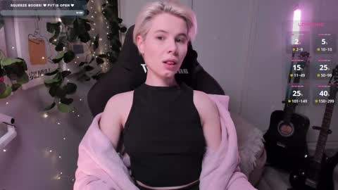 Mia online show from February 8, 9:56 am