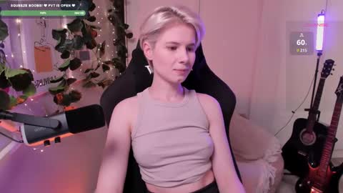 Mia online show from February 9, 1:14 pm