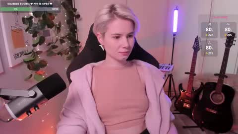 Mia online show from February 22, 12:51 pm