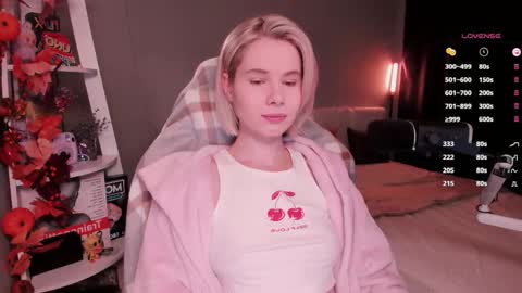 Mia online show from November 17, 10:10 am