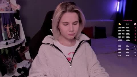 Mia online show from February 12, 9:26 am