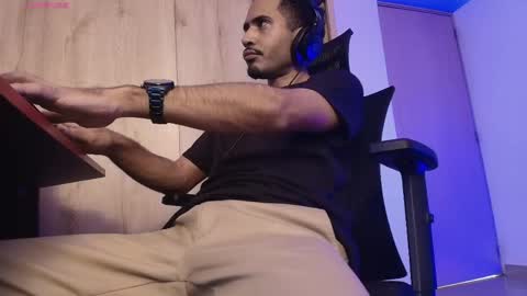 Snapshot of imyourg0d chatting on April 18, 7:07 pm Daniel thumb up me please its important Im new INDEPENDENT MODEL online show from April 18, 7:07 pm