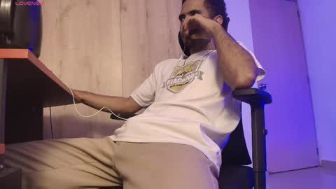 Snapshot of imyourg0d chatting on April 25, 3:42 am Daniel thumb up me please its important Im new INDEPENDENT MODEL online show from April 25, 3:42 am