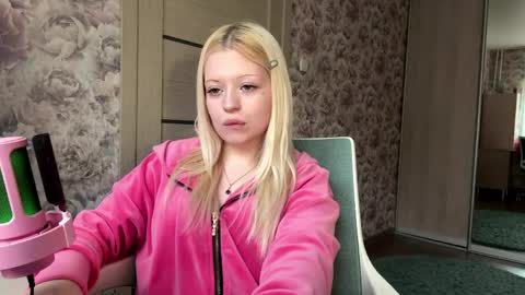 Lola online show from April 7, 12:05 pm