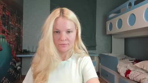 Snapshot of incredible__shell_ chatting on April 28, 7:41 pm Masha online show from April 28, 7:41 pm