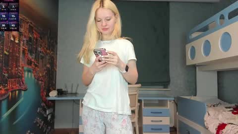 Snapshot of incredible__shell_ chatting on May 10, 7:41 pm Masha online show from May 10, 7:41 pm