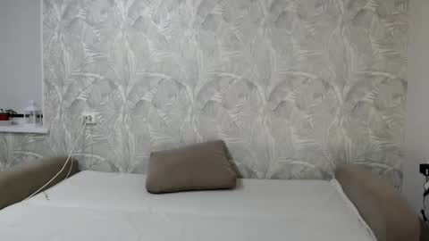Snapshot of increible_della chatting on February 5, 5:17 pm Della online show from February 5, 5:17 pm