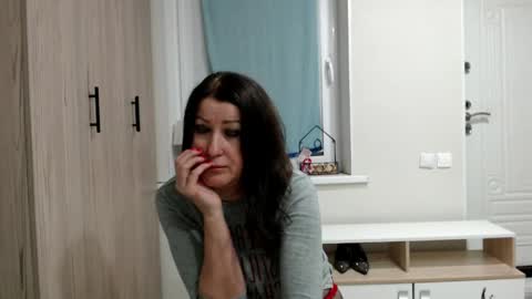 Snapshot of increible_della chatting on May 15, 9:22 pm Della online show from May 15, 9:22 pm