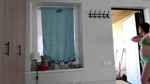 Snapshot of increible_della chatting on May 19, 9:15 am Della online show from May 19, 9:15 am