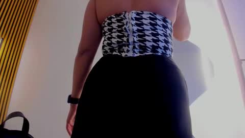 Snapshot of indi_catalina chatting on February 3, 12:21 pm Indi Catalina online show from February 3, 12:21 pm