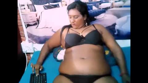 Snapshot of indiancherry4u2luv chatting on March 10, 1:01 am indiancherry4u2luv online show from March 10, 1:01 am