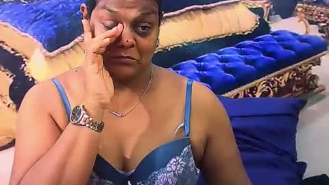 Snapshot of indiancherrypie chatting on February 2, 5:39 am indiancherrypie online show from February 2, 5:39 am