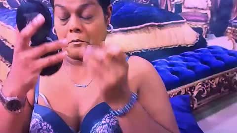 Snapshot of indiancherrypie chatting on February 25, 6:01 am indiancherrypie online show from February 25, 6:01 am