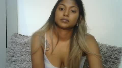 indianqtpie6 online show from April 23, 6:47 am