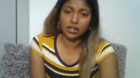 indianqtpie6 online show from May 5, 6:27 pm