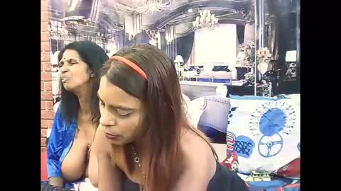 indiansexyass4u2luv online show from February 15, 8:38 pm