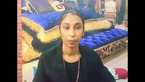 indiansexybutt4u2luv online show from June 27, 5:45 am