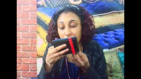 indiansexybutt4u2luv online show from July 14, 5:12 am