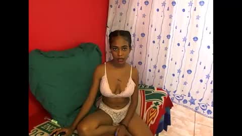 Snapshot of indianvixen07 chatting on February 22, 4:05 pm indianvixen07 online show from February 22, 4:05 pm