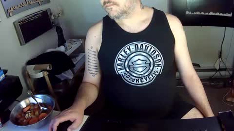 Snapshot of indigolvr chatting on December 11, 7:31 am BroLOU online show from December 11, 7:31 am