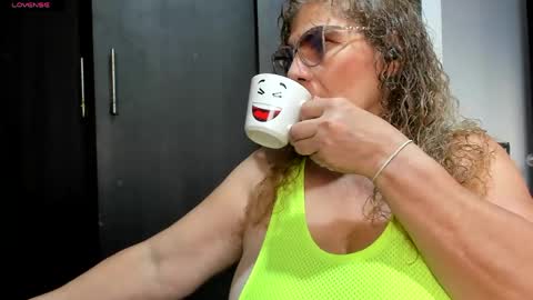 Snapshot of indiraa_channell chatting on April 29, 10:49 pm indiraa_channell online show from April 29, 10:49 pm