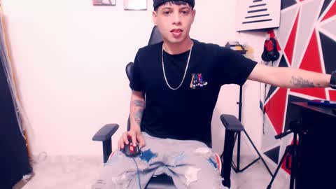 Snapshot of indomitablebeast chatting on December 19, 5:25 am matias online show from December 19, 5:25 am