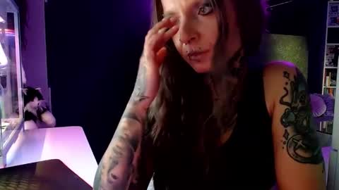 Snapshot of inesdesire chatting on December 31, 11:42 am InesDesire online show from December 31, 11:42 am