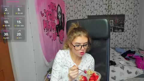 Snapshot of iness_lex chatting on April 29, 7:23 am iness_lex online show from April 29, 7:23 am