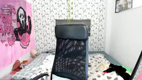 Snapshot of iness_lex chatting on June 18, 9:47 am iness_lex online show from June 18, 9:47 am