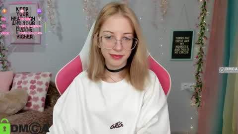 Mia online show from March 24, 1:27 pm