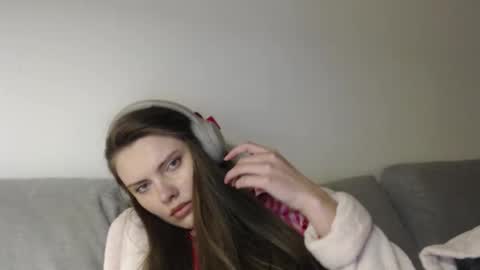 Sweet girl online show from February 4, 9:53 pm