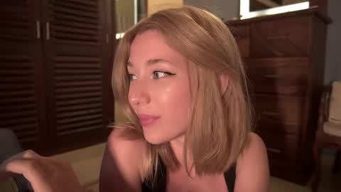 Snapshot of infinitysoul_ chatting on March 4, 5:03 pm Alexa..  Inst     Fansly infinitysoul  online show from March 4, 5:03 pm