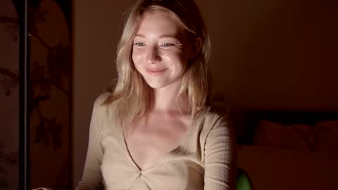 Snapshot of infinitysoul_ chatting on October 4, 10:46 am Alexa..  Inst     Fansly infinitysoul  online show from October 4, 10:46 am