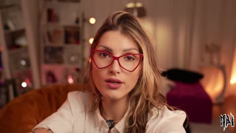 Snapshot of informal_ chatting on February 25, 11:36 pm MAL --- online show from February 25, 11:36 pm