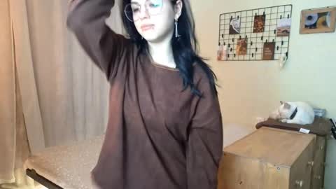 Mia online show from March 28, 1:22 pm