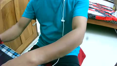 Snapshot of ingloriousuncut chatting on December 6, 6:39 pm Inglorious Hairy Uncut online show from December 6, 6:39 pm