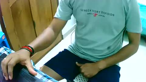 Snapshot of ingloriousuncut chatting on February 4, 11:38 pm Inglorious Hairy Uncut online show from February 4, 11:38 pm