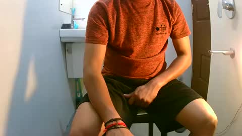 Snapshot of ingloriousuncut chatting on February 18, 8:36 pm Inglorious Hairy Uncut online show from February 18, 8:36 pm