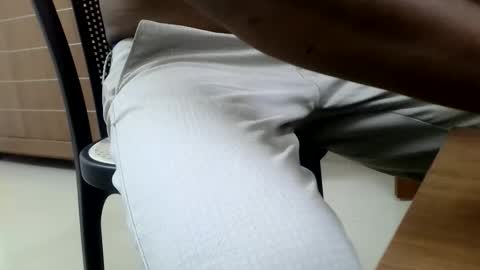 Snapshot of ingloriousuncut chatting on June 2, 10:06 am Inglorious Hairy Uncut online show from June 2, 10:06 am