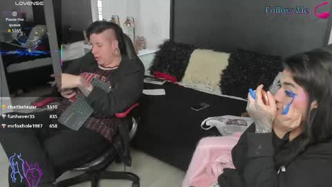 Snapshot of inkedsinners_ chatting on June 8, 11:43 am inkedsinners_ online show from June 8, 11:43 am