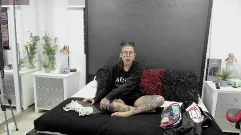 Snapshot of inkedsinners_ chatting on June 17, 11:12 am inkedsinners_ online show from June 17, 11:12 am