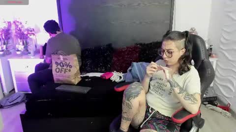 Snapshot of inkedsinners_ chatting on June 18, 11:03 am inkedsinners_ online show from June 18, 11:03 am