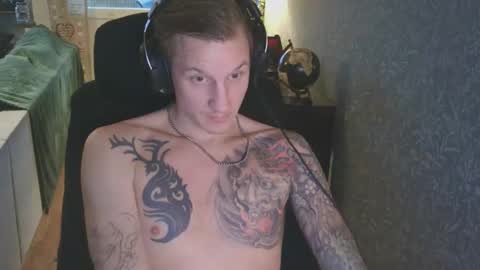 Snapshot of inkedsweed69 chatting on December 15, 12:31 pm inkedsweed69 online show from December 15, 12:31 pm