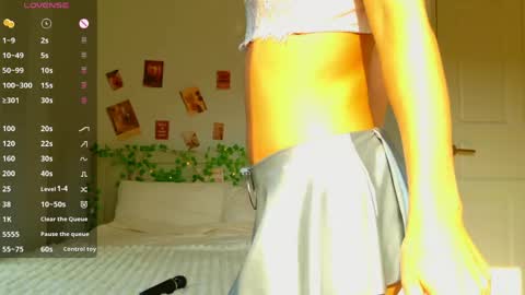 Snapshot of innnerlight chatting on April 21, 1:07 am Mila Reef online show from April 21, 1:07 am