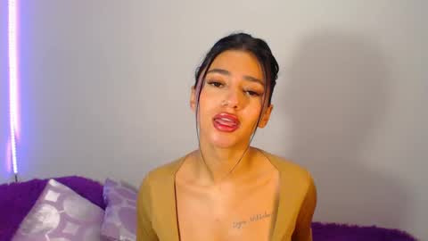 Abril online show from December 6, 9:24 pm