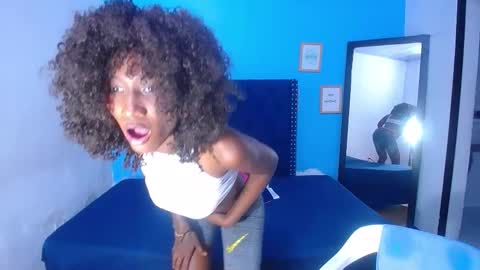 Snapshot of innocent_sexybaby chatting on October 27, 8:13 pm innocent_sexybaby online show from October 27, 8:13 pm